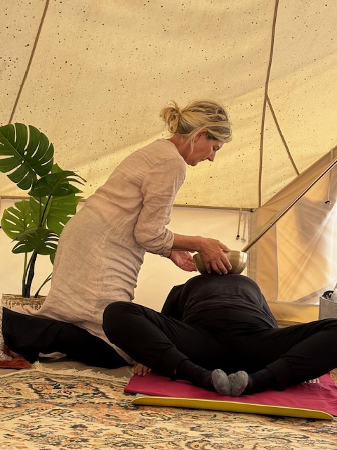 23.05.2026| Sa| 14h-16:30h| Soundhealing & Yin Yoga mit Alpakas- Klang. Berührung. Stille – Bild 6